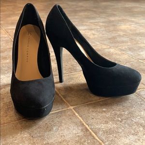Lauren Conrad black heals size 8